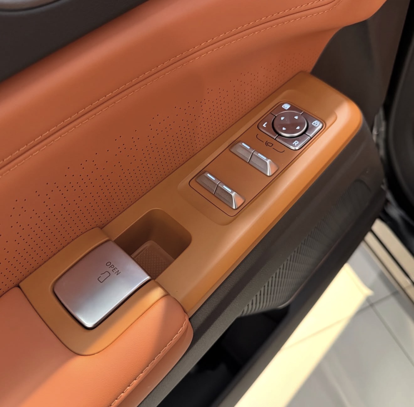 Jetour X70 L - photo 17