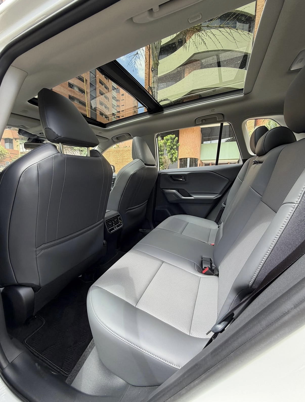 Toyota RAV4 Luxury 2026 AWD - photo 5