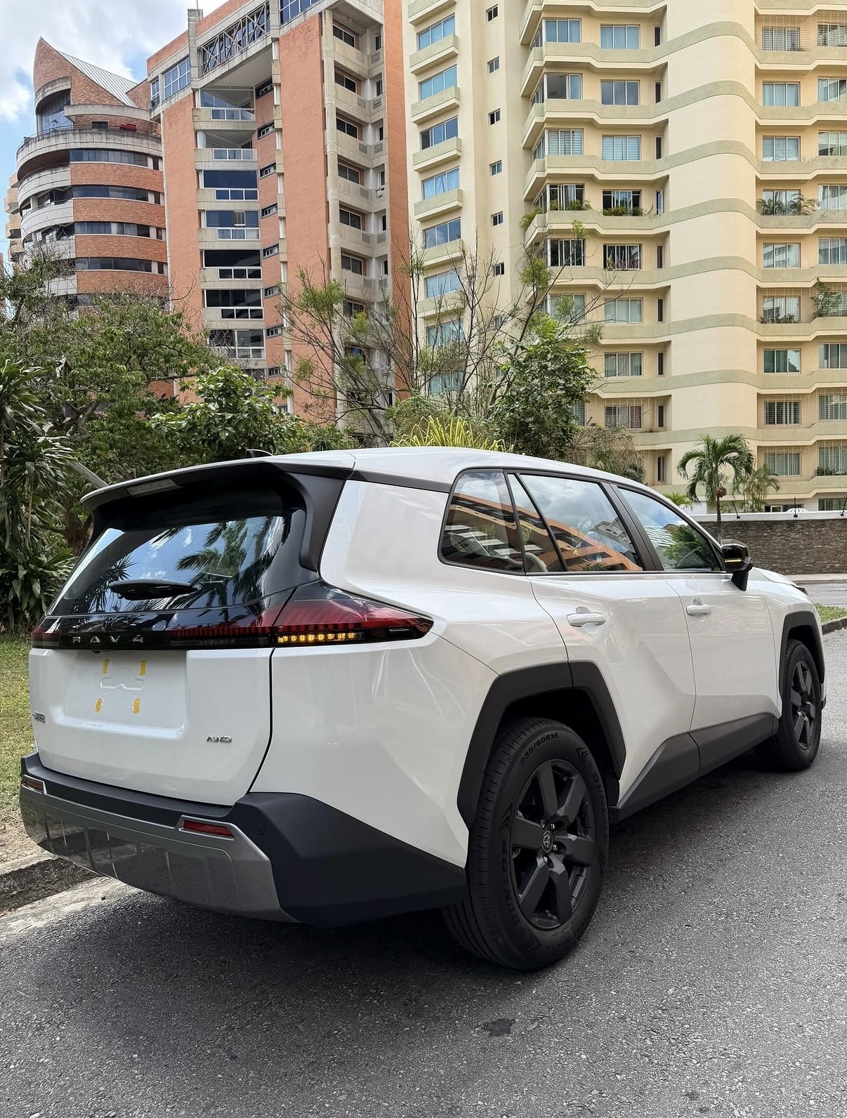 Toyota RAV4 Luxury 2026 AWD - photo 4