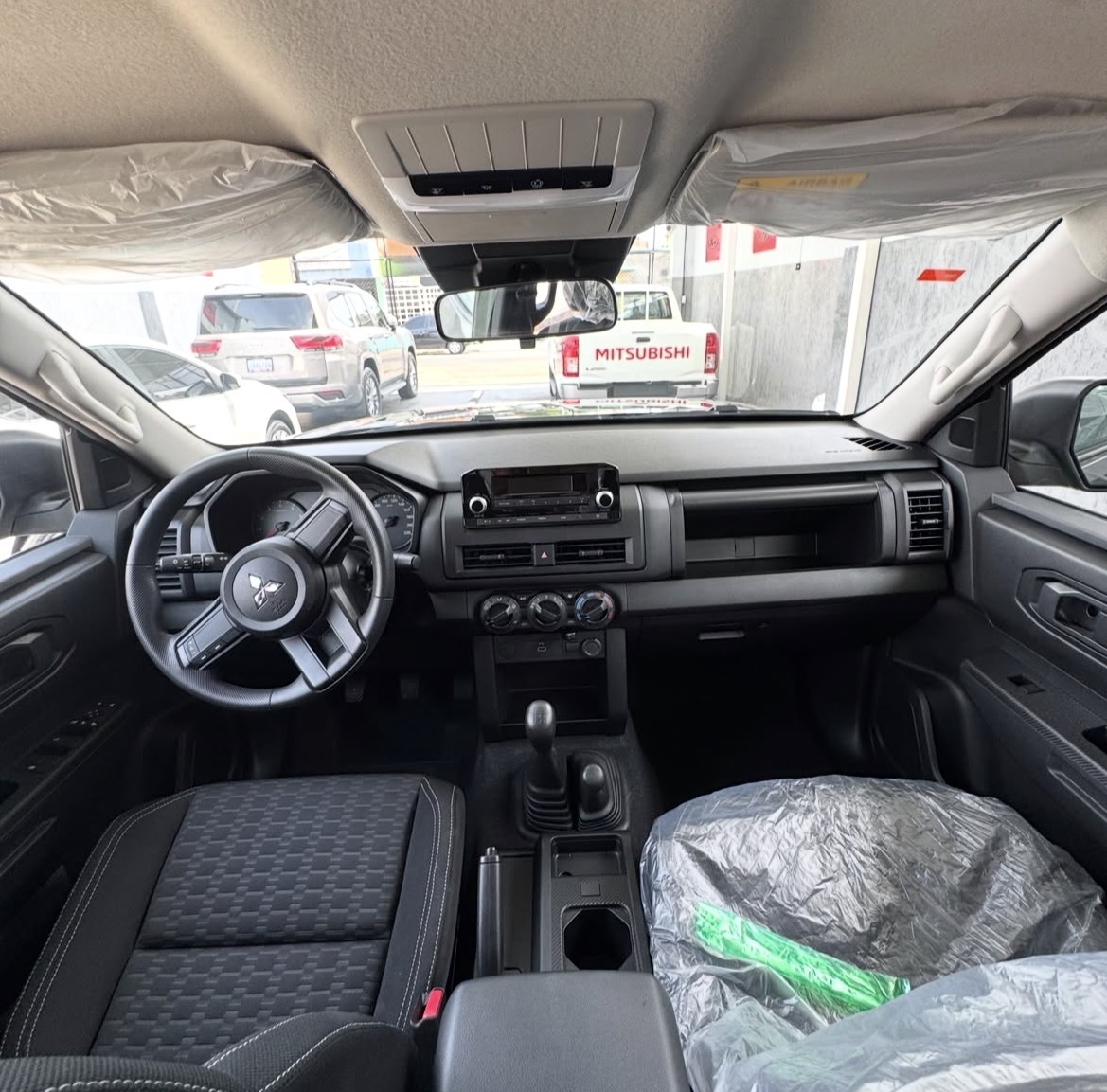 Mitsubishi L200 GLX Full Option - photo 4