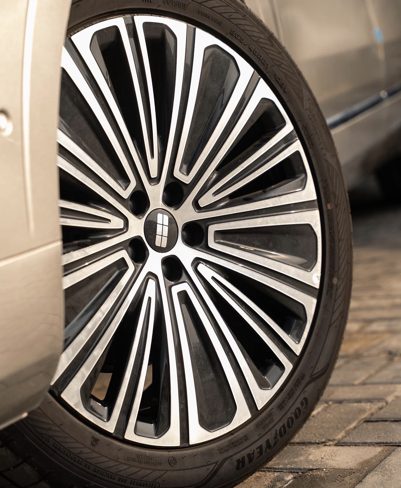 Geely Galaxy M9 - photo 5